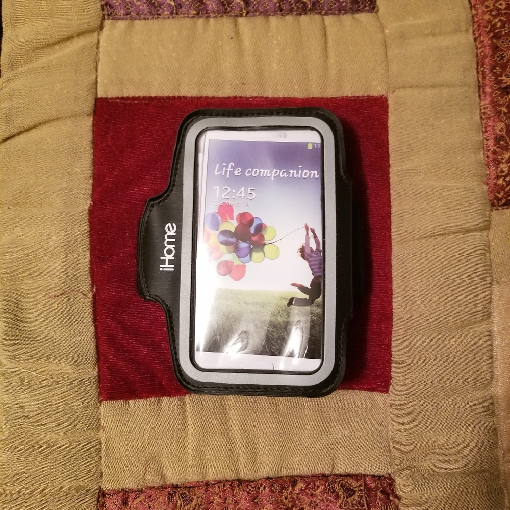 Apple iHome Fitness Arm Band